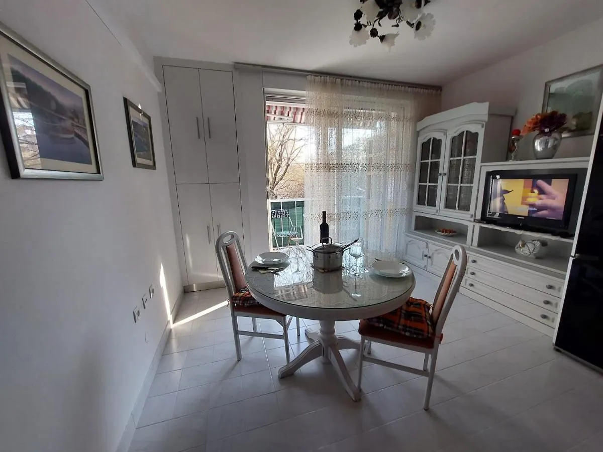 Split Apartment